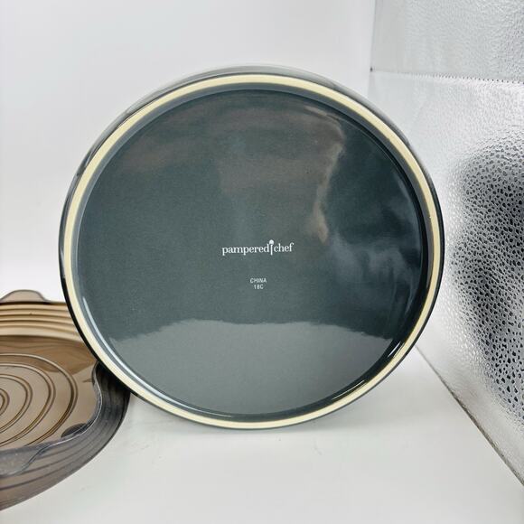 Pampered Chef 8” Quick Cooker Ceramic Pot #100043 with Silicone Lid New In Box - Picture 13 of 16